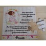 Invitacion de comunión niña rezando en puzzle