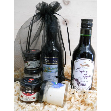 Pack Gourmet vino Tinto Joven Mayoral con merlada y queso