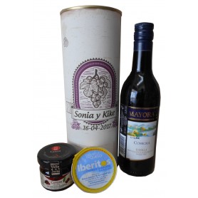 Botella de vino tinto Mayoral con crema de queso azul y mermelada en lata personalizada