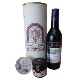 Botella de vino tinto Mayoral con crema de queso de cabra y mermelada en lata personalizada