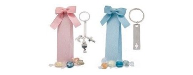 Cajita con llaveros ,estuches, organzas para bombones, caramelos